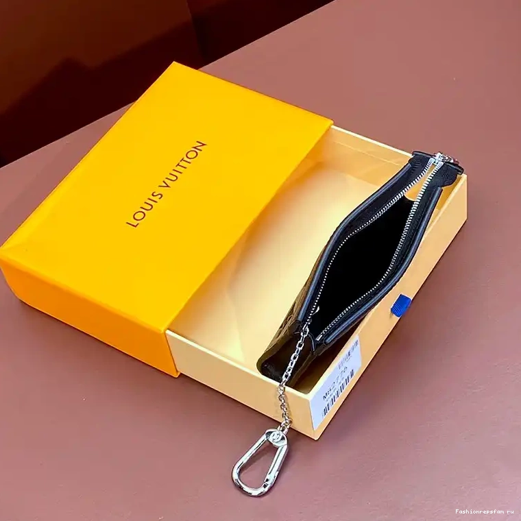 Fashionrepsfam ru LV 2312YA0029 Bags 0804